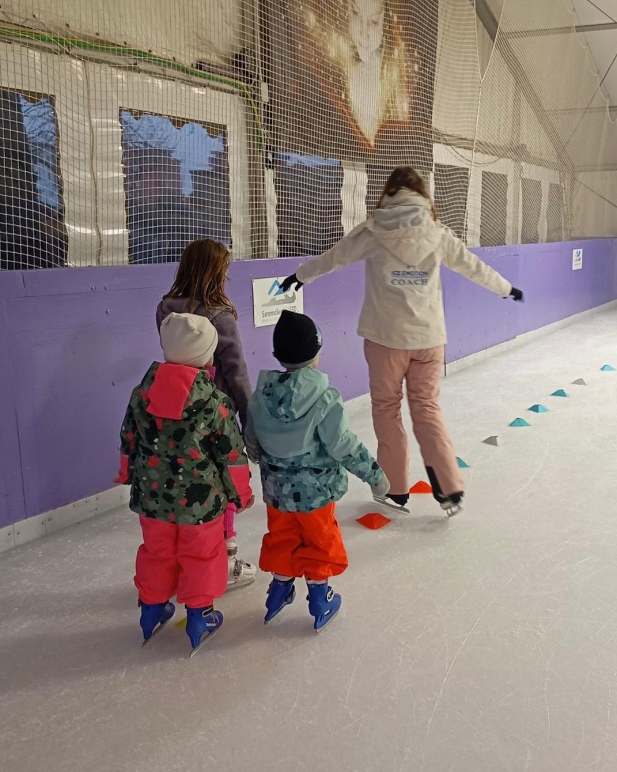 Lezione di pattinaggio Ice Emotion al PalaExbo di Saronno