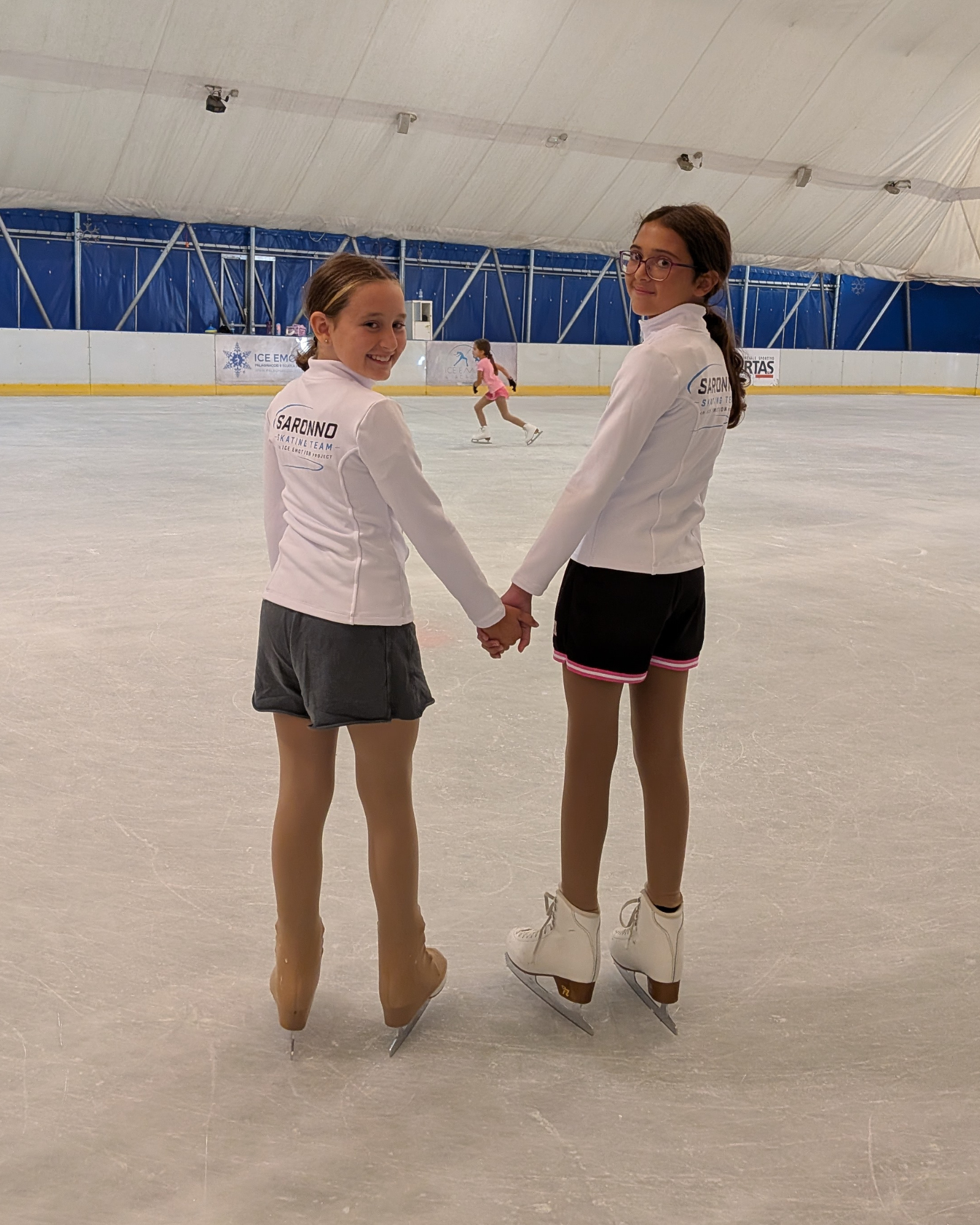 Atlete del Saronno Skating Team sulla pista del PalaExbo di Saronno